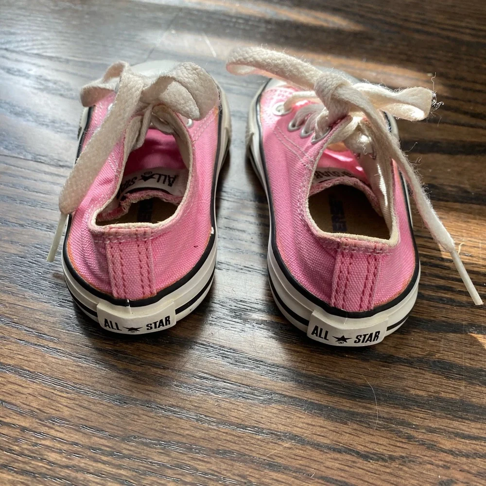 Pink Converse chuck Taylor size 4